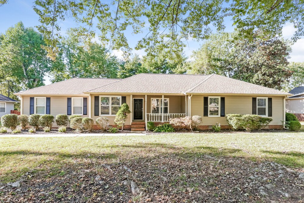 3-Bed Rental on 2409 Racquet Club photo 1