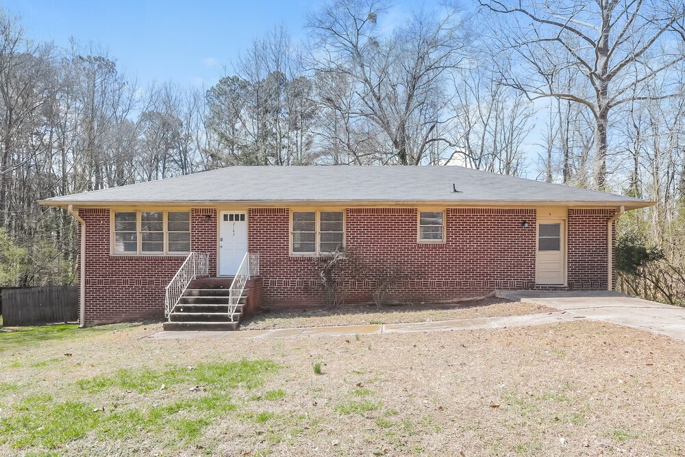 2-Bed Rental on 2147 Camp Circle photo 1