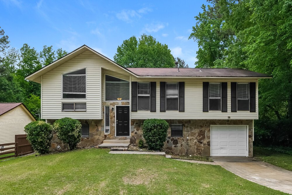4-Bed Rental on 4910 Brookstone Pkwy photo 1