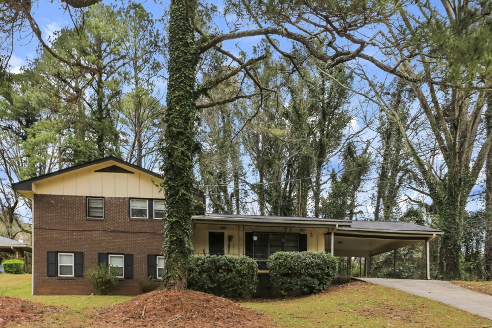 3-Bed Rental on 2842 Zane Grey photo 1