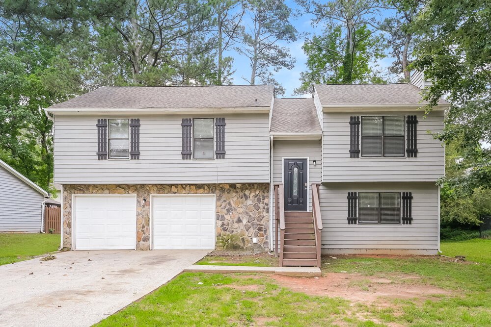 4-Bed Rental on 3824 Princess Ct photo 1
