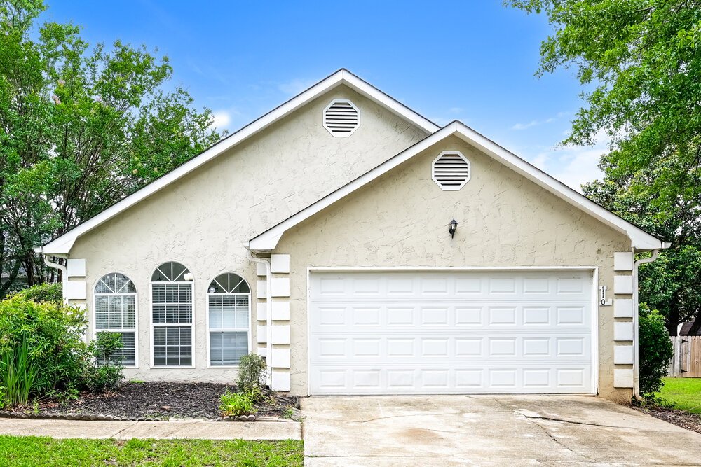 3-Bed Rental on 110 Gingerbread Place photo 1