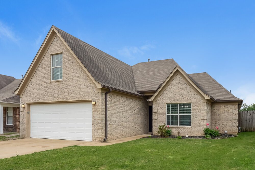 3-Bed Rental on 7959 Ridgedale Dr photo 2