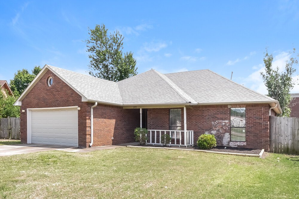 3-Bed Rental on 10873 E Ridge photo 3