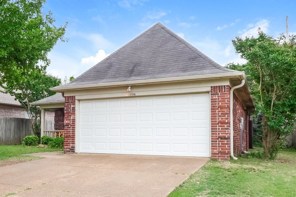 3-Bed Rental on 1596 Far Dr photo 3