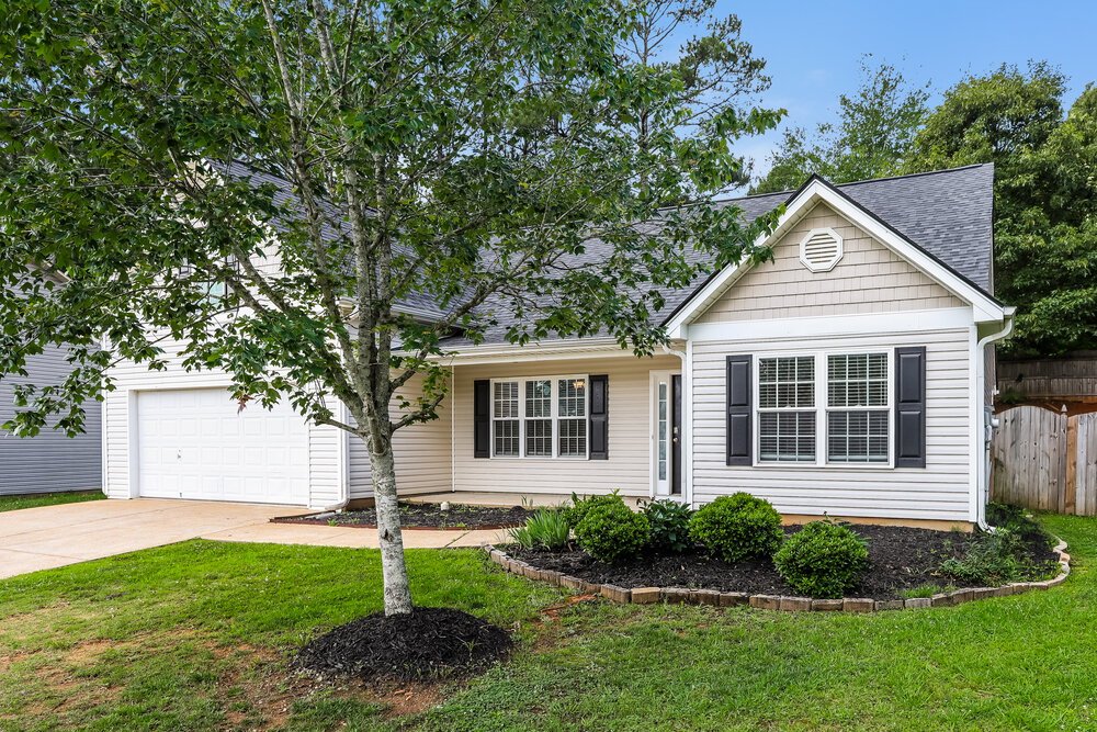 3-Bed Rental on 225 Comet Ct photo 3
