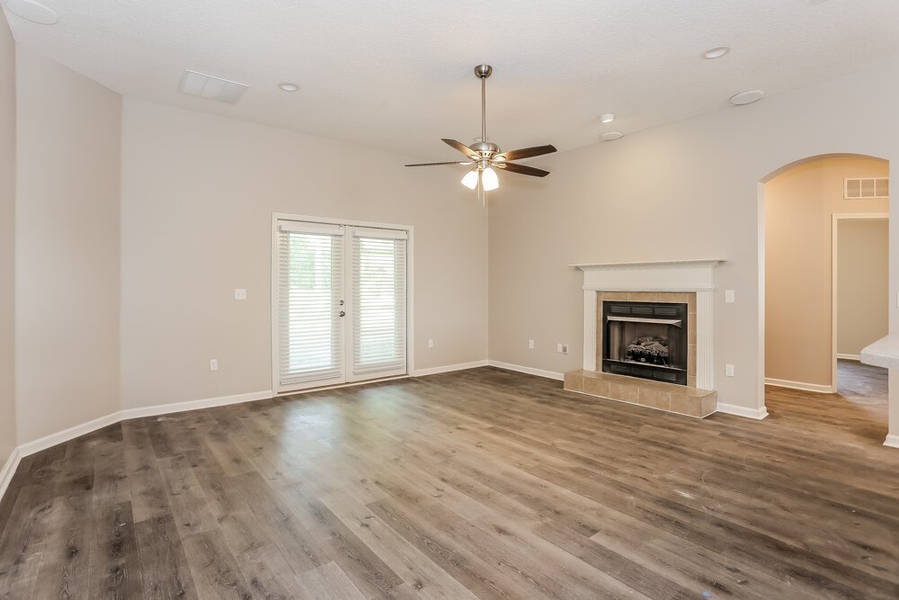 4-Bed Rental on 3146 Wandering Oaks photo 3