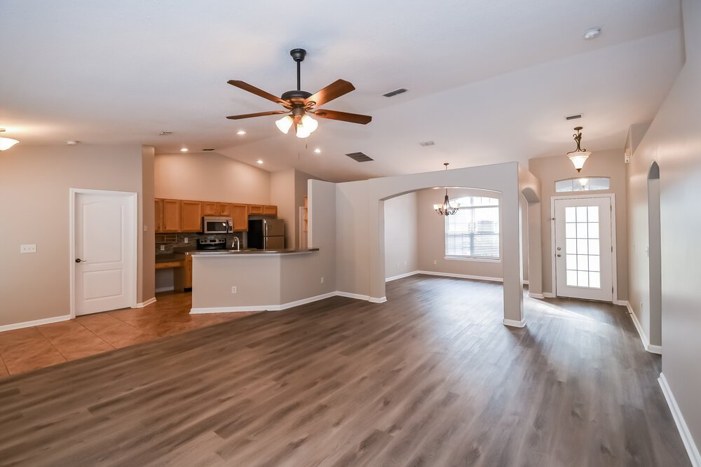 3-Bed Rental on 1299 Summit Oaks photo 3