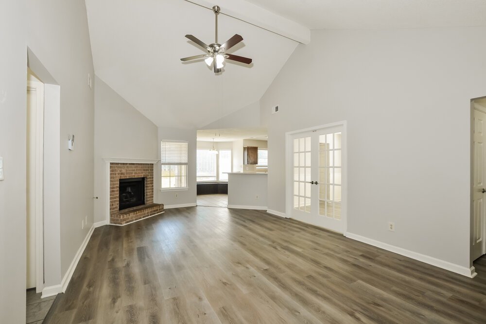 3-Bed Rental on 6963 Naples Dr photo 3