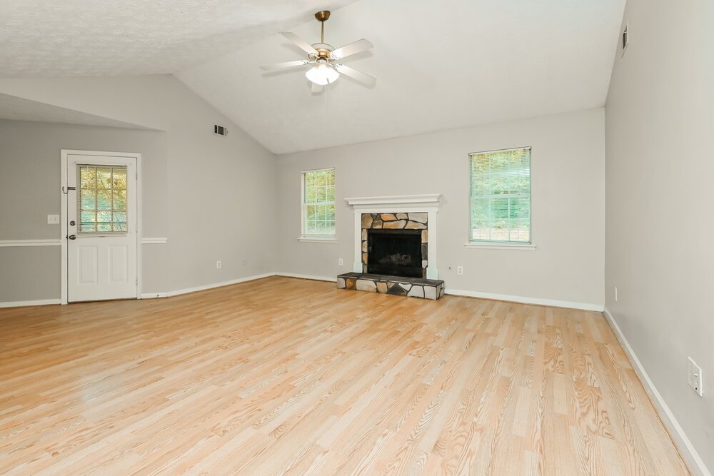 3-Bed Rental on 85 Lakeside Dr photo 3