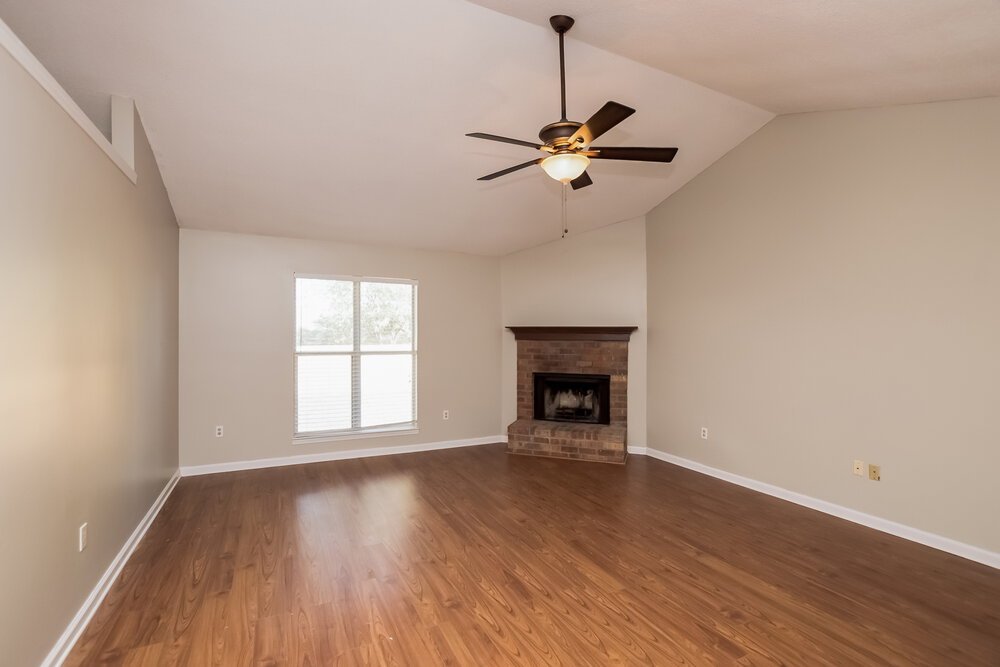 3-Bed Rental on 10378 Yates Dr photo 3