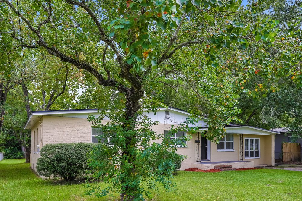 3-Bed Rental on 6511 Burgundy Rd photo 3