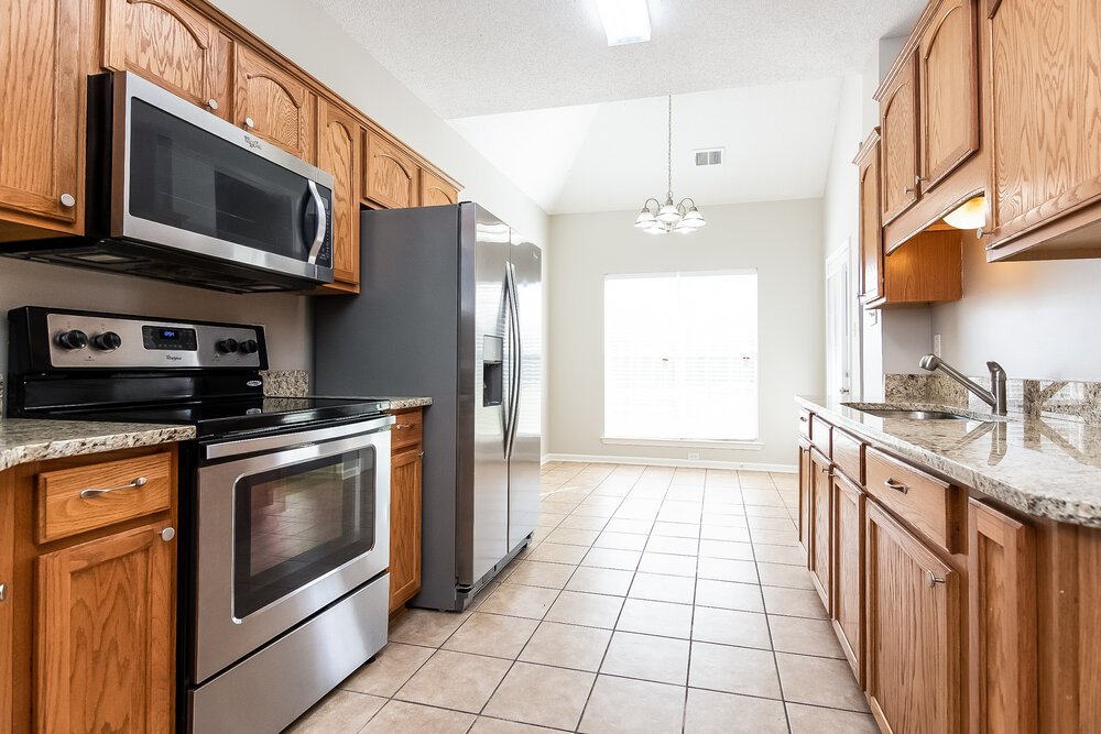 4-Bed Rental on 5820 Lillian Bend photo 4