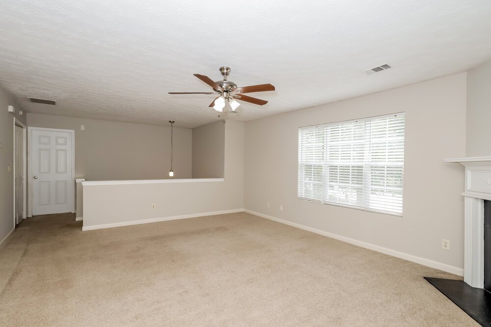 3-Bed Rental on 2059 Oak Terrace photo 4