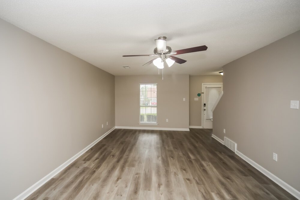 4-Bed Rental on 7228 Hunters Horn photo 4