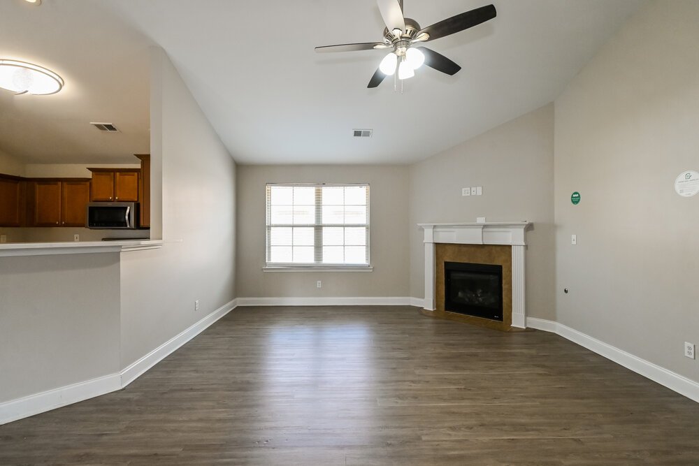 3-Bed Rental on 2932 S Hartland photo 4
