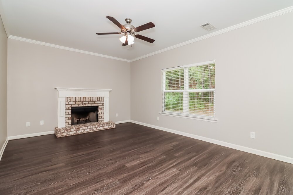 4-Bed Rental on 412 Fieldcrest Drive photo 4