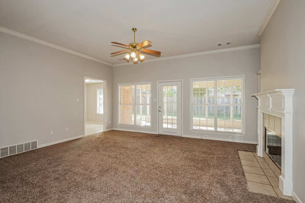 3-Bed Rental on 5041 Thornebrook Cv photo 4