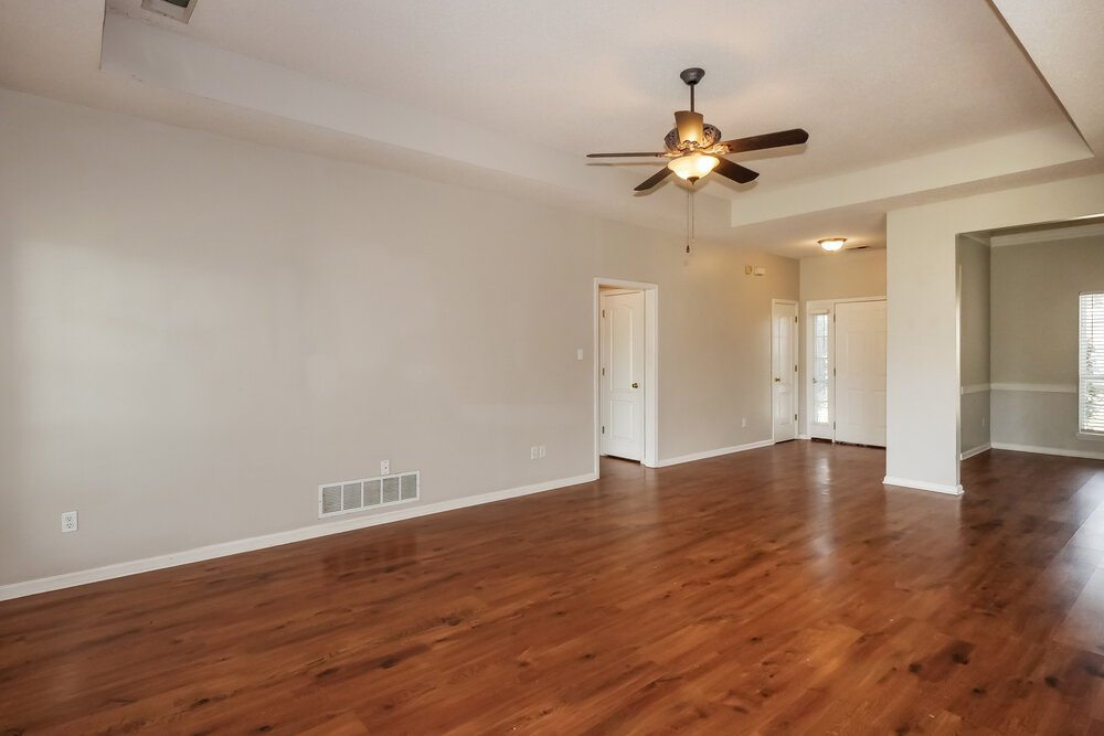 3-Bed Rental on 8426 Linda Shore photo 4