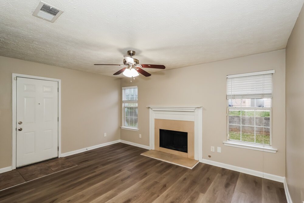 3-Bed Rental on 5599 Rock Shoals photo 4