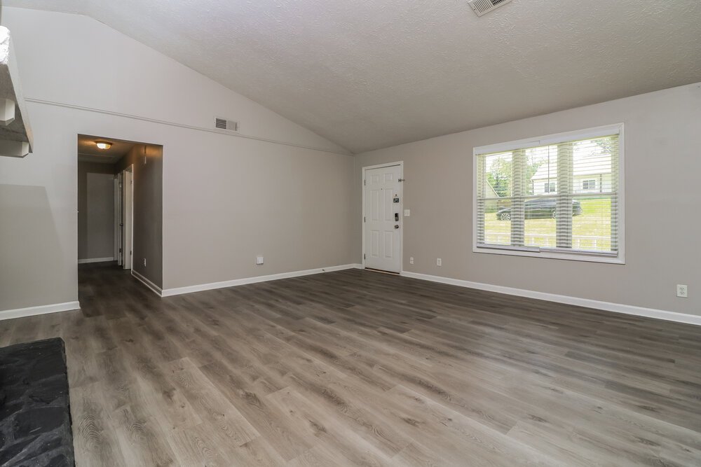 3-Bed Rental on 3000 Owens Meadow photo 4