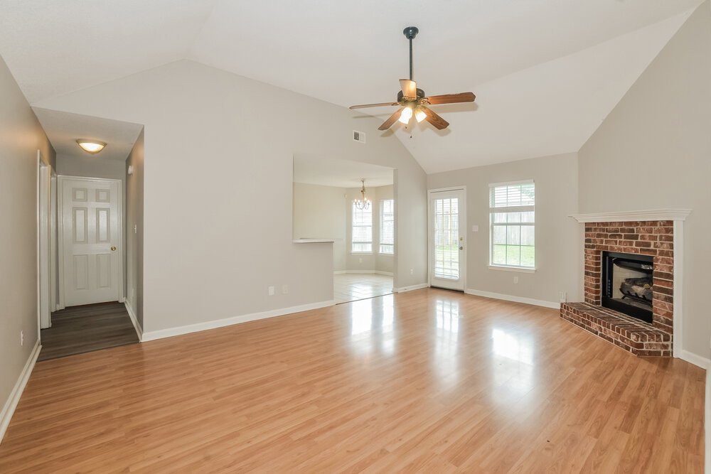 3-Bed Rental on 6967 Naples Dr photo 4