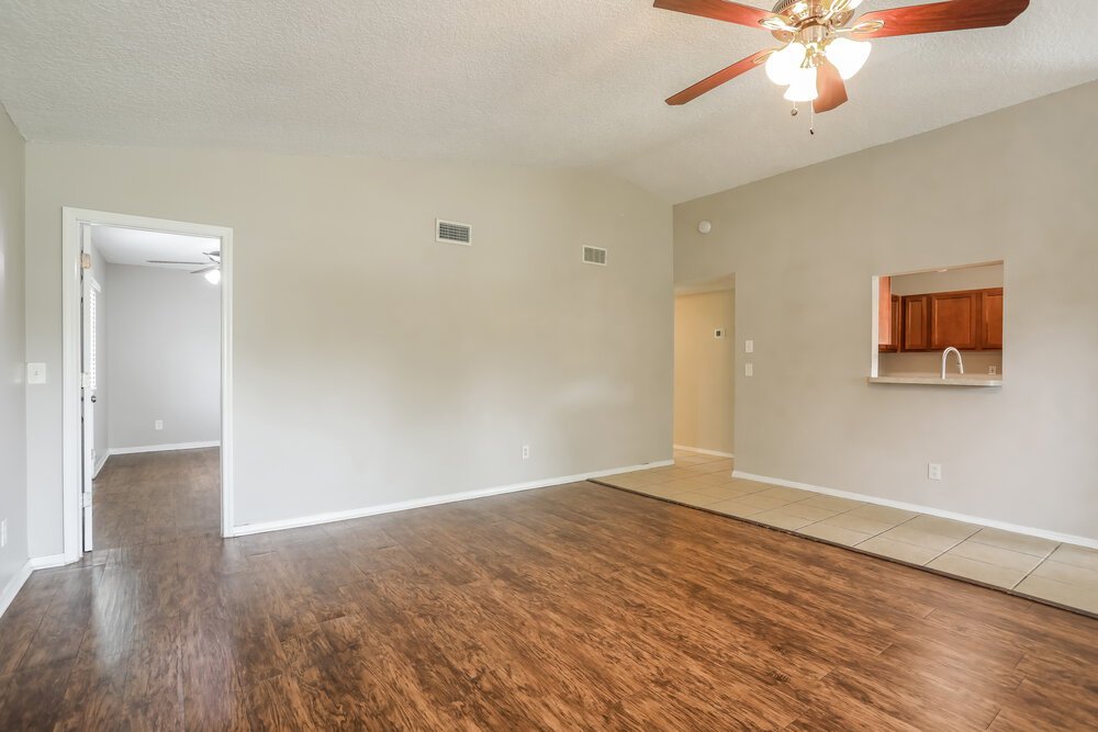 3-Bed Rental on 805 Elmwood St photo 4