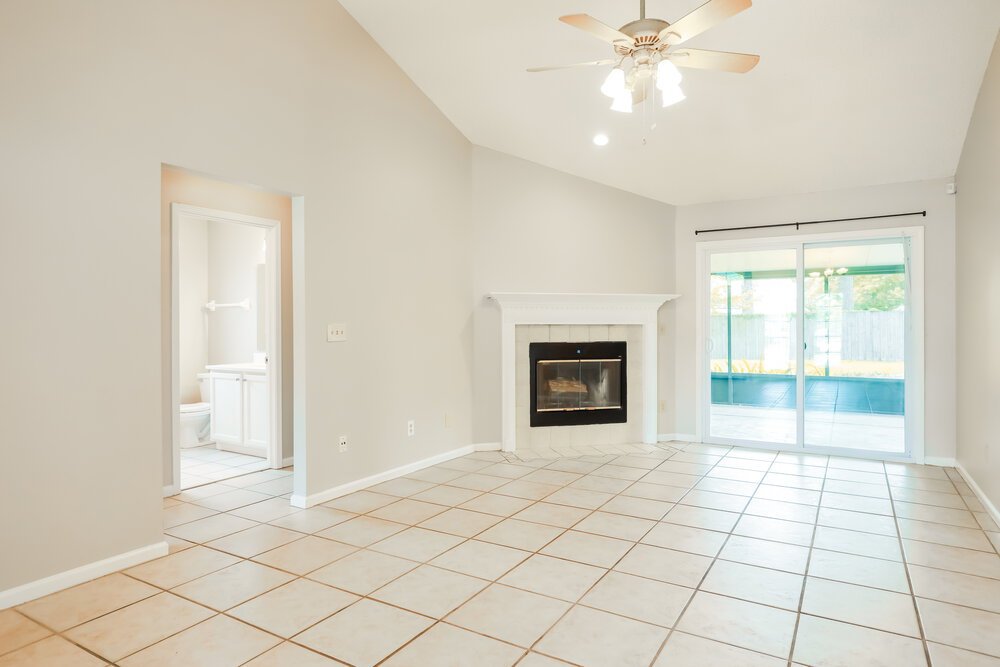 3-Bed Rental on 330 Canoe Cir photo 4