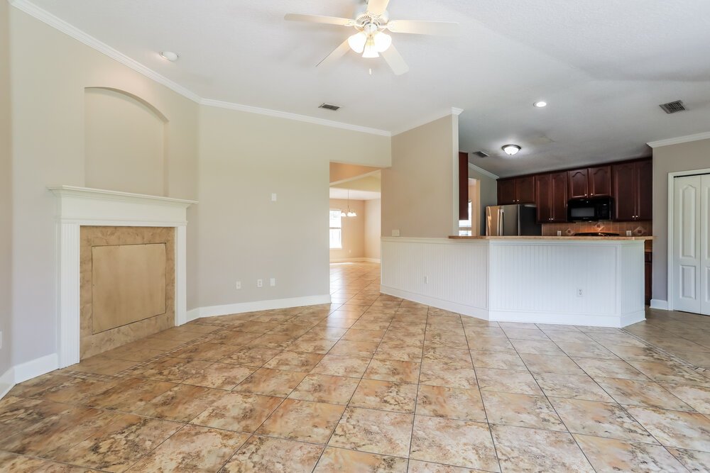 4-Bed Rental on 2732 Woodsdale Dr photo 4
