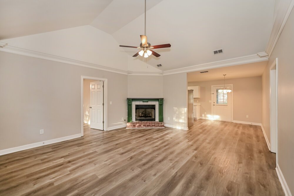 3-Bed Rental on 407 Cindi Ct photo 4