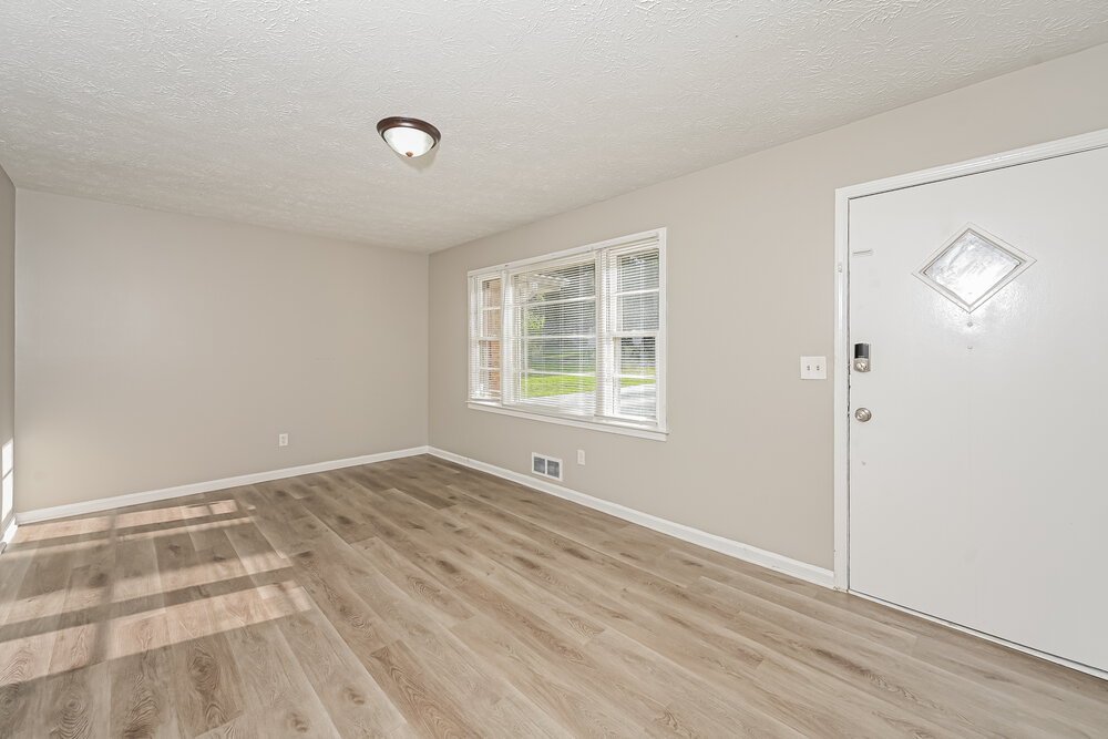 3-Bed Rental on 355 Arcadia Pl photo 4