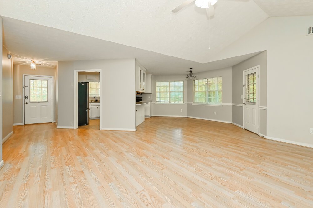 3-Bed Rental on 85 Lakeside Dr photo 4
