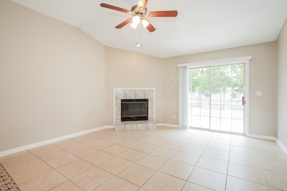 3-Bed Rental on 7835 Longhorn Cir photo 4
