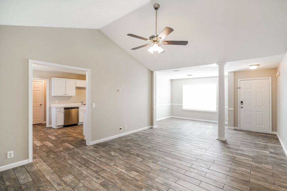 3-Bed Rental on 1312 S Hampton photo 4
