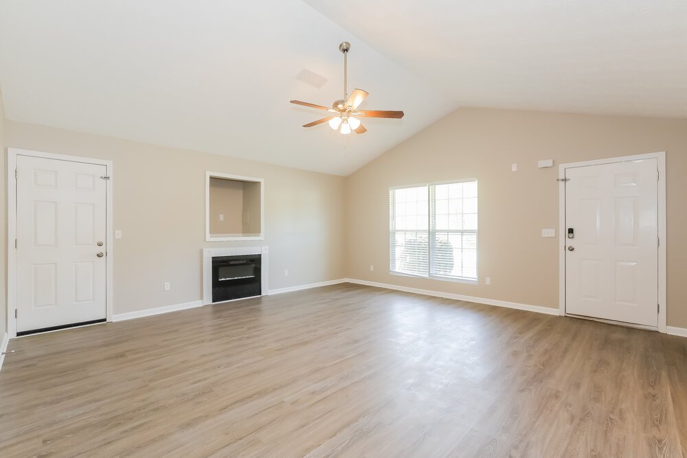 4-Bed Rental on 1052 Navaho Trl photo 4