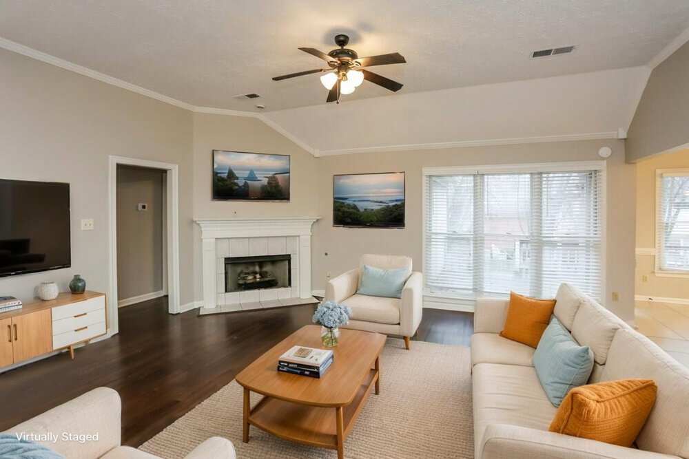 4-Bed Rental on 8633 Meadow Green photo 4
