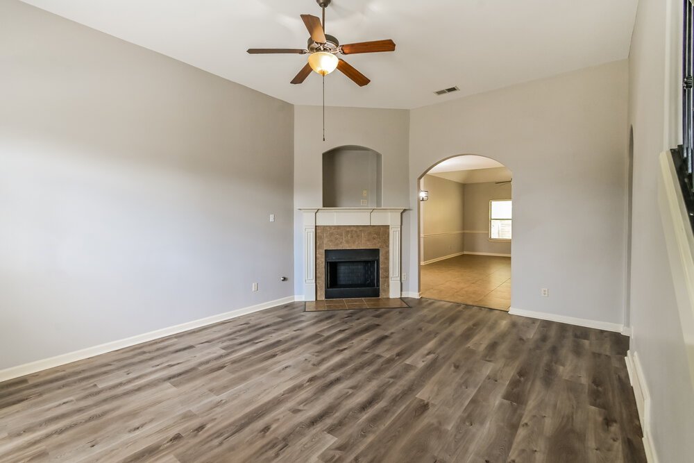 4-Bed Rental on 305 Garden Springs photo 4