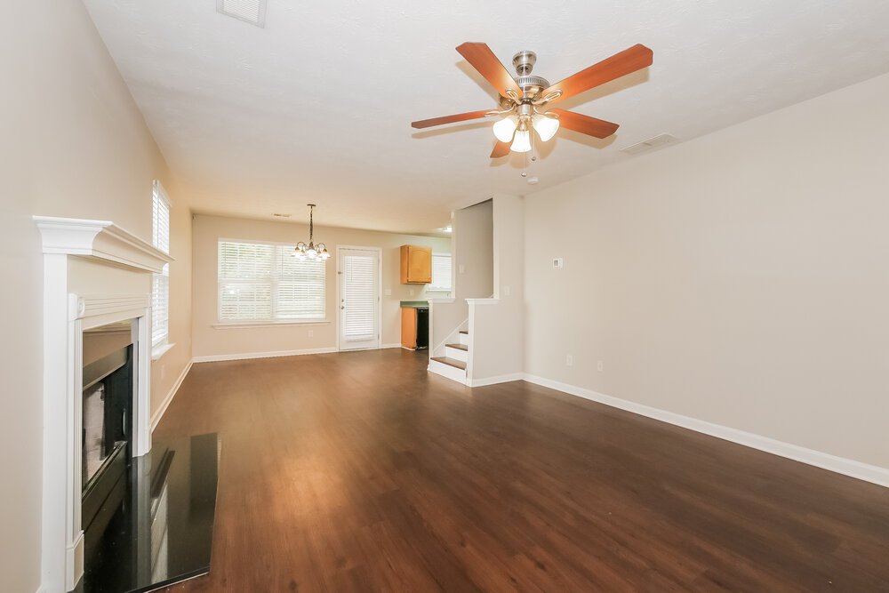 4-Bed Rental on 1002 Allegiance Dr photo 4