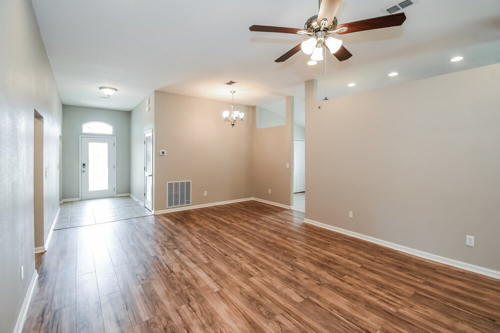 4-Bed Rental on 15847 Rachel Creek photo 5