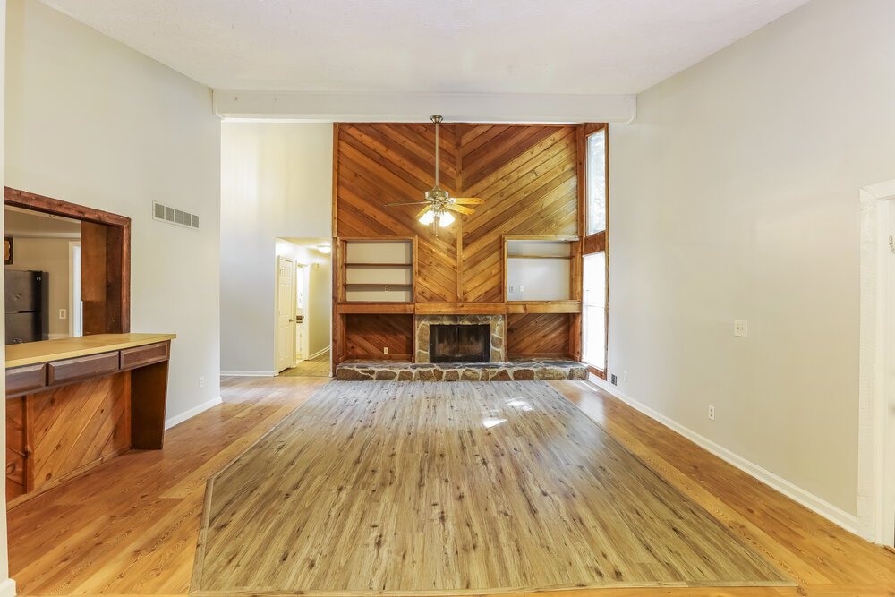 5-Bed Rental on 6651 Windwood Circle photo 5