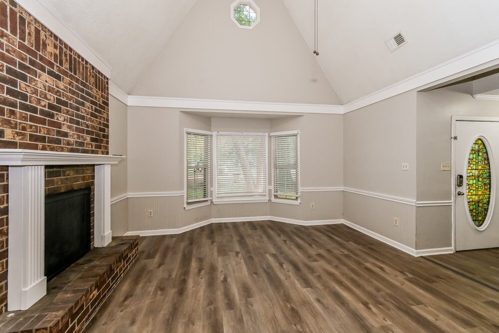 4-Bed Rental on 861 White Pine photo 5