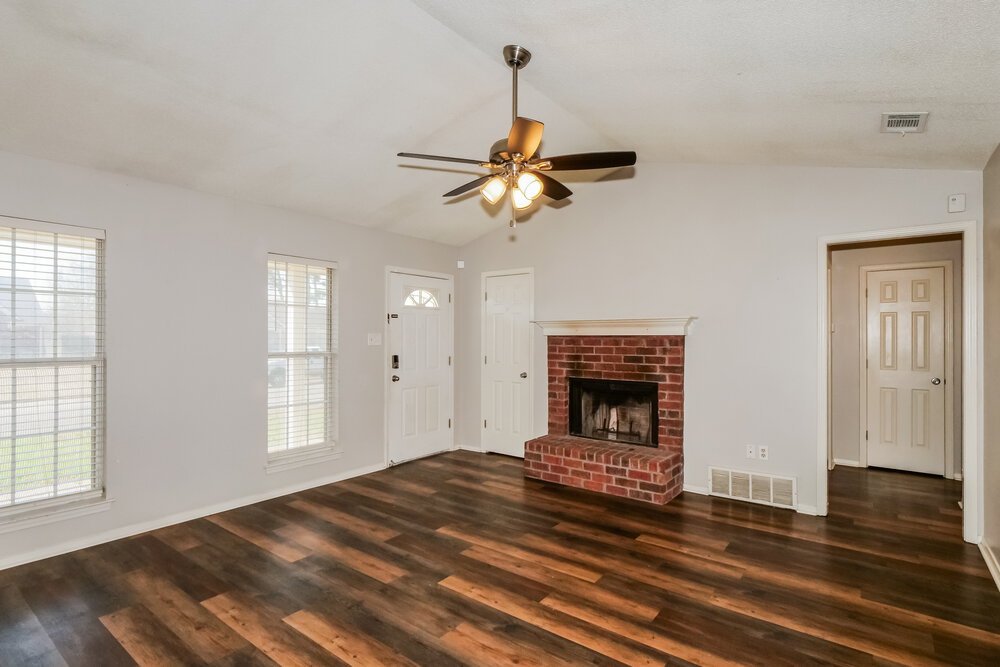 3-Bed Rental on 10326 Curtis Drive photo 5