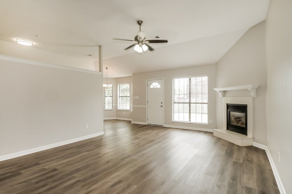3-Bed Rental on 10873 E Ridge photo 5
