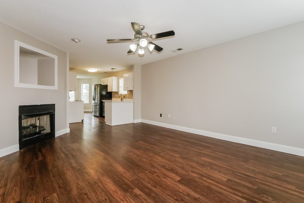 4-Bed Rental on 145 Penny Ln photo 5
