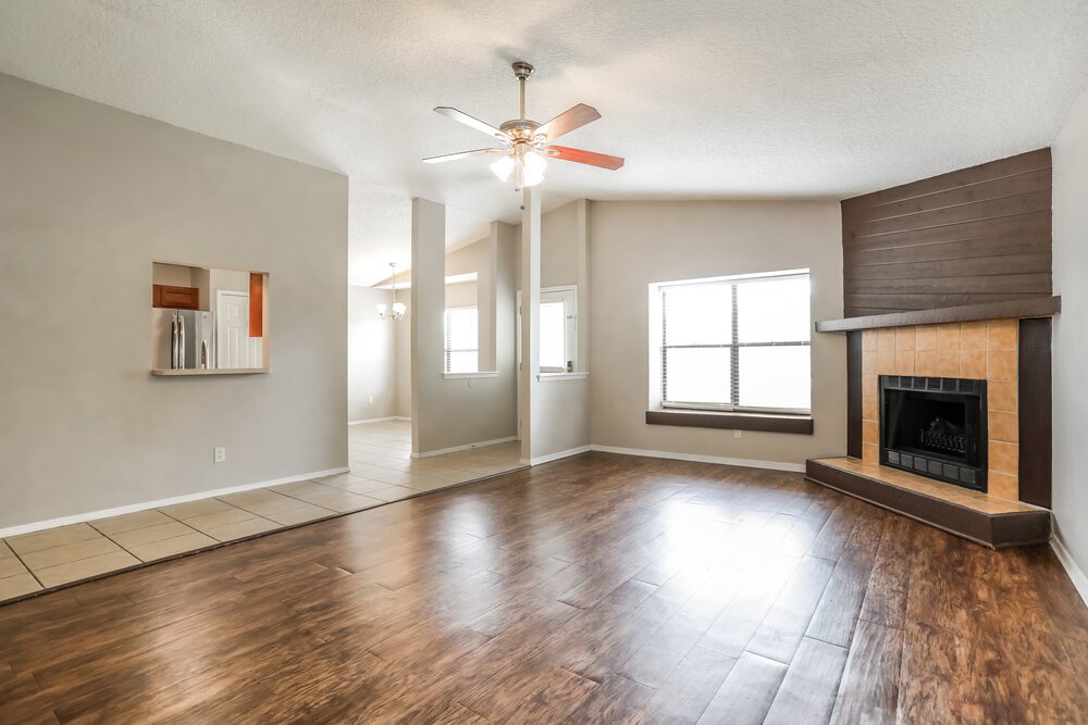 3-Bed Rental on 805 Elmwood St photo 5
