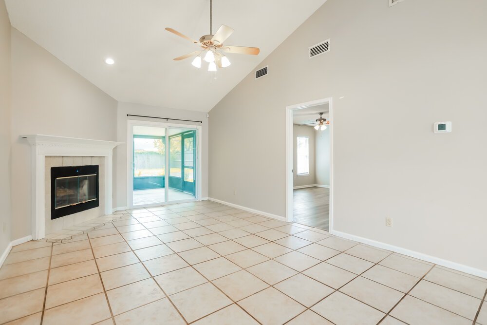 3-Bed Rental on 330 Canoe Cir photo 5