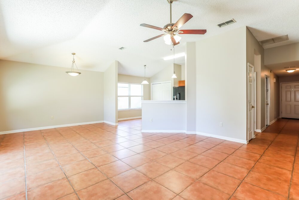 3-Bed Rental on 8073 Leafcrest Dr photo 5