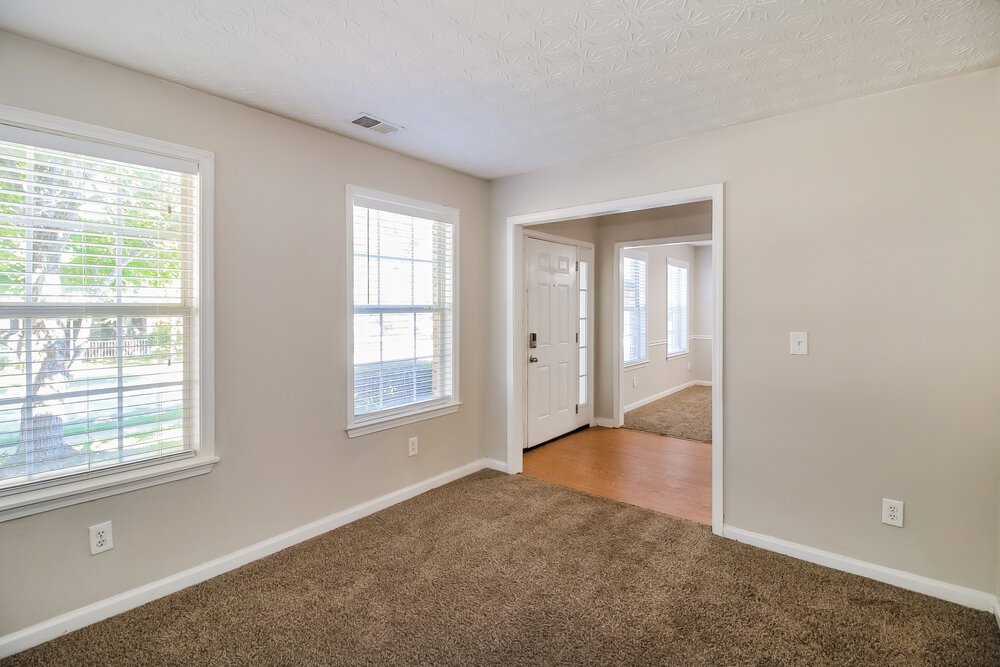 3-Bed Rental on 1905 Elm Park photo 5