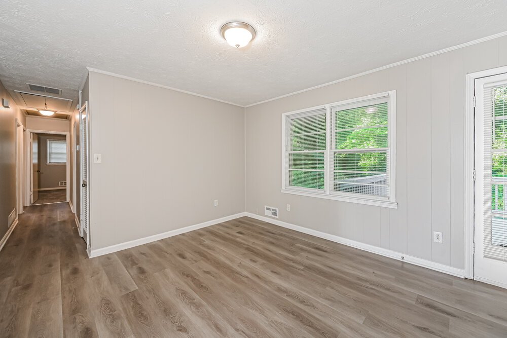 3-Bed Rental on 355 Arcadia Pl photo 5