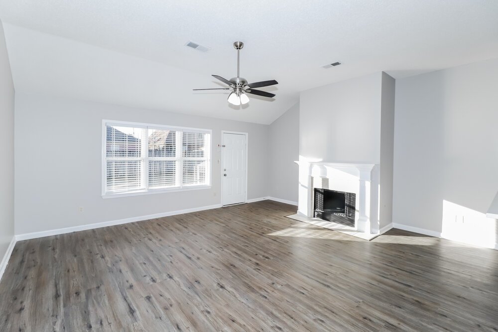 3-Bed Rental on 1655 Torrington Dr photo 5